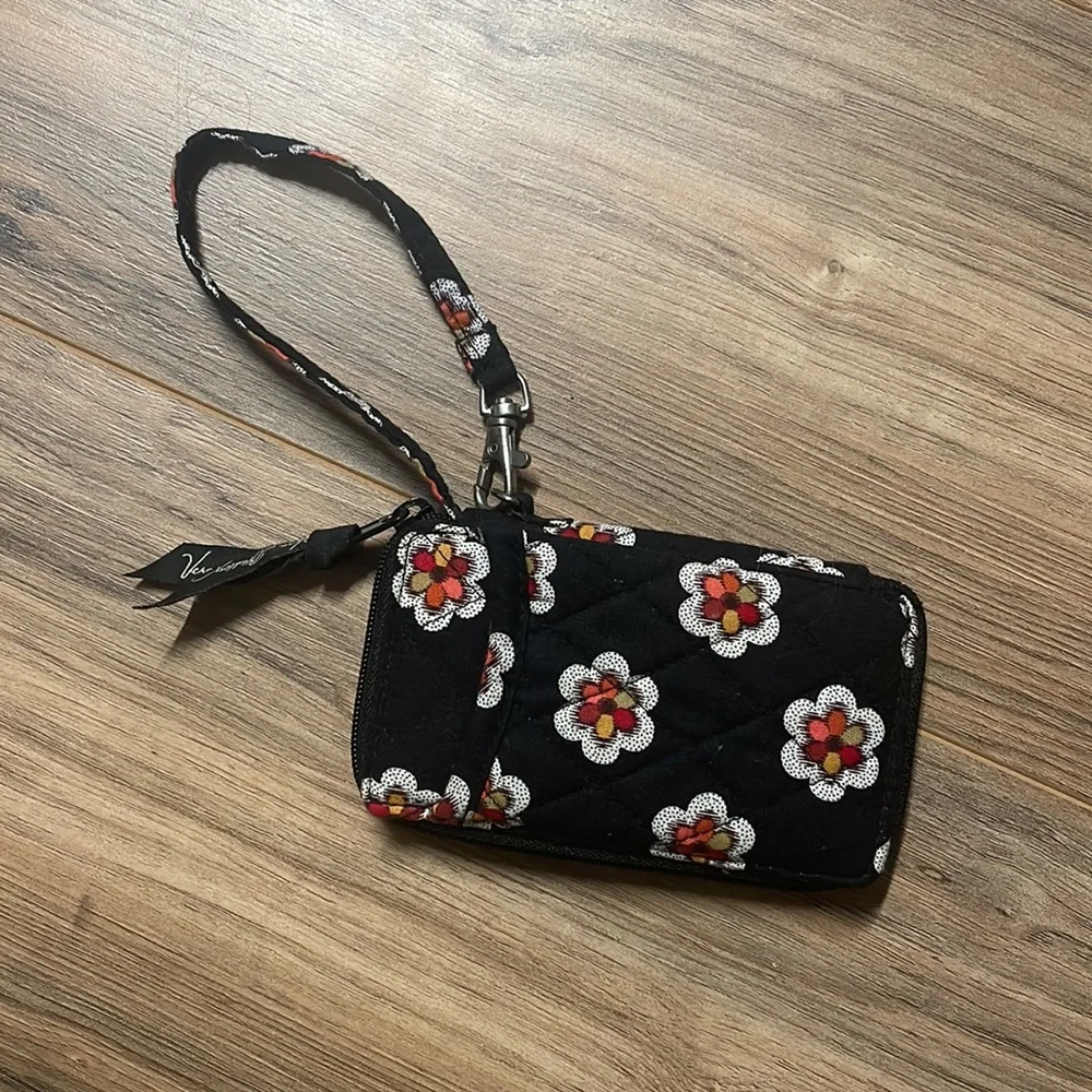 VERA BRADLEY | Floral Quilted Wristlet - Picture 4 of 5